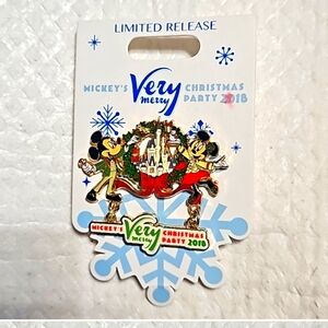 Disney Mickey and Minnie Christmas Pin